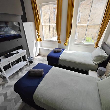 2 Bedroom 2 Bathroom Apartment In Old St - Shoreditch - Zone 1 런던 외부 사진