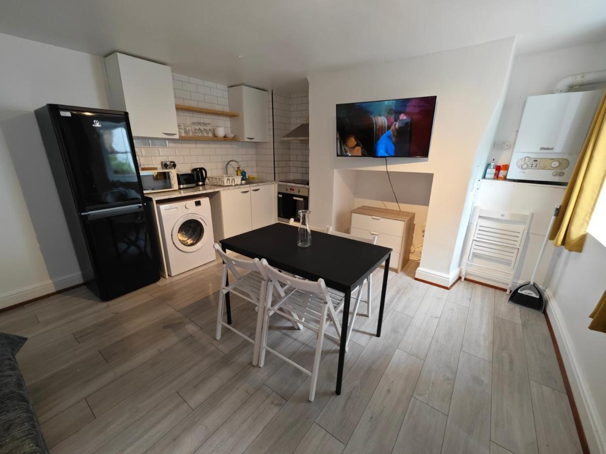 2 Bedroom 2 Bathroom Apartment In Old St - Shoreditch - Zone 1 런던 외부 사진
